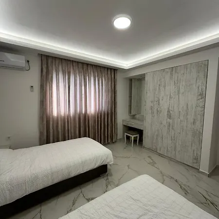 Crater H Apartment Kukrike