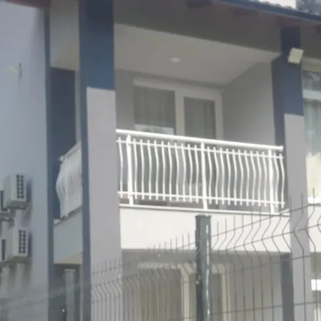 Crater H Apartment Kukrike